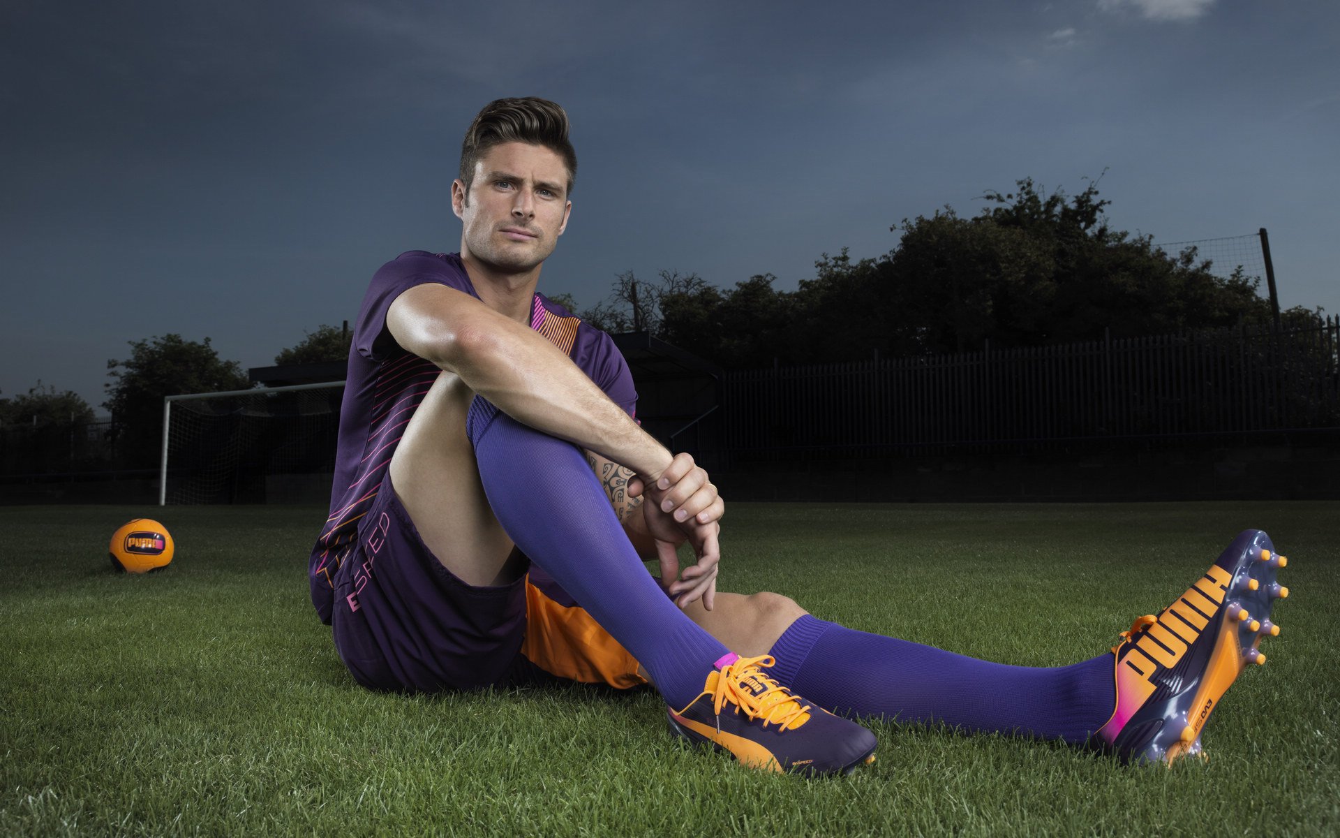 中国马拉松锦标赛桂林山水站 雨雾漓江间选手奔跑在画卷里，桂林马拉松赛道